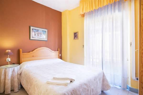 Pension Mesones Granada Exterior foto